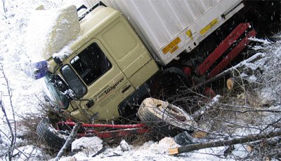 LKW-Unfall in Zams mit Austritt von Dieselöl