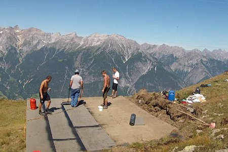Schutzunterstand und Gipfelkreuz auf dem Thial wird saniert