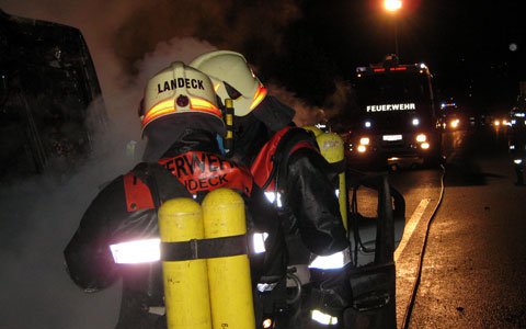 Brand eines PKWs beim Westportal des Perjentunnels