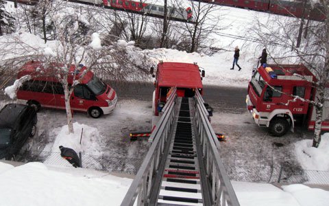 Tennishalle in Landeck musste vom Schnee befreit werden