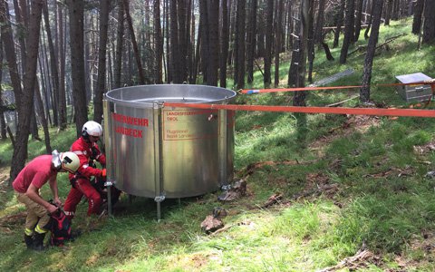 Blitzschlag verursachte Waldbrand in Stanz
