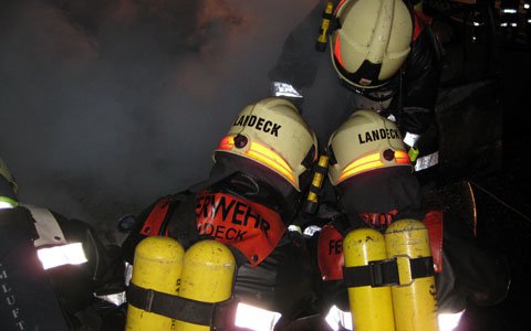 Brand eines PKWs beim Westportal des Perjentunnels