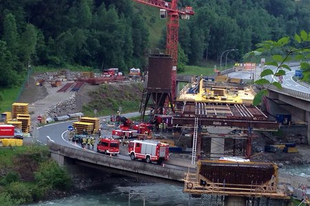 Technische Übung bei der Tunnelbaustelle "Perjentunnel"