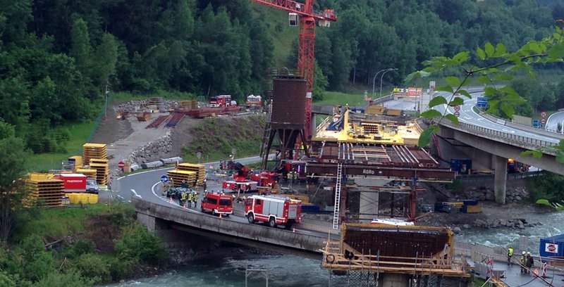 Technische Übung bei der Tunnelbaustelle "Perjentunnel"