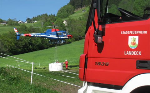 Waldbrand unterhalb der Arlbergbahn-Bahnstrecke