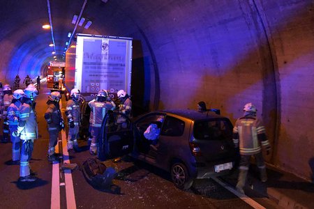 Verkehrsunfall mit mehreren Fahrzeugen in der Lötzgalerie