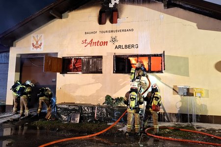 Großeinsatz beim Bauhof in St. Anton