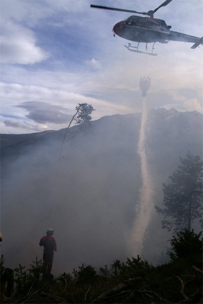 Waldbrand oberhalb von Grins